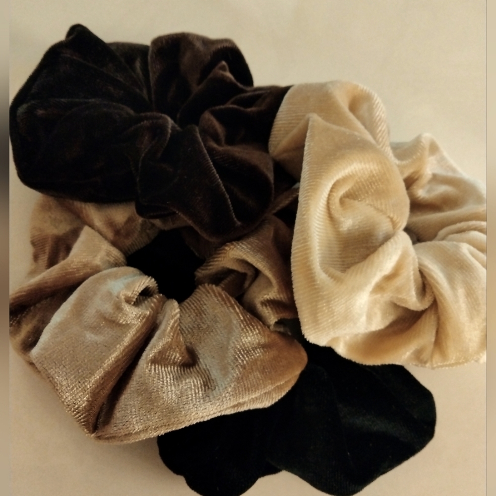 COPY - COPY - Elegant Velvet Scrunchies